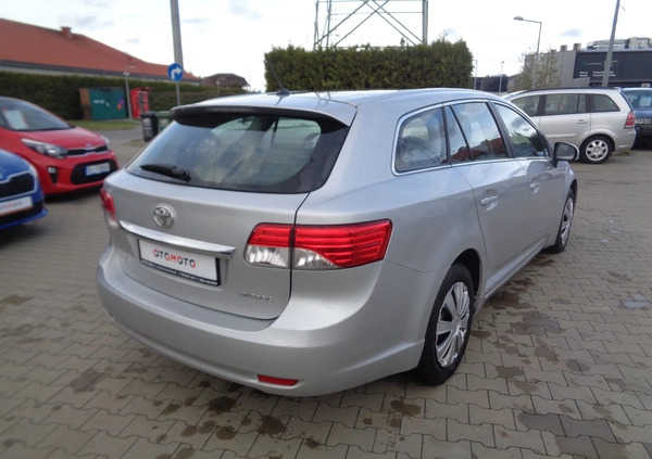 Toyota Avensis cena 29900 przebieg: 180000, rok produkcji 2012 z Koniecpol małe 232